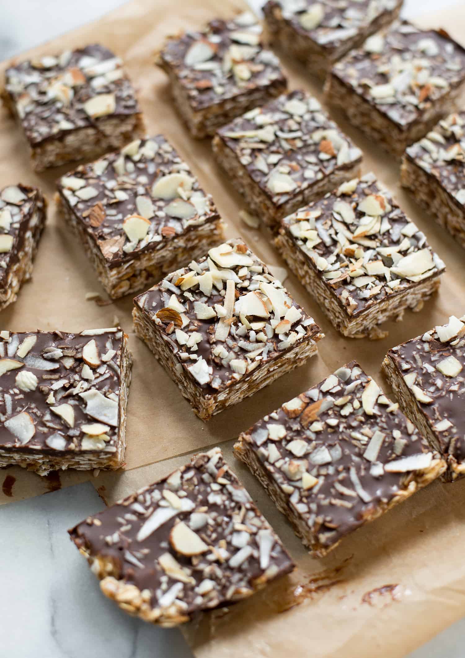 Almond Joy Granola Bars! You Are Going To Love These Healthy Granola Bars, Taste Just Like An Almond Joy. Oats, Toasted Coconut And Almond Butter Base With A Chocolate Topping. Vegan And Gluten-Free. | Www.delishknowledge.com