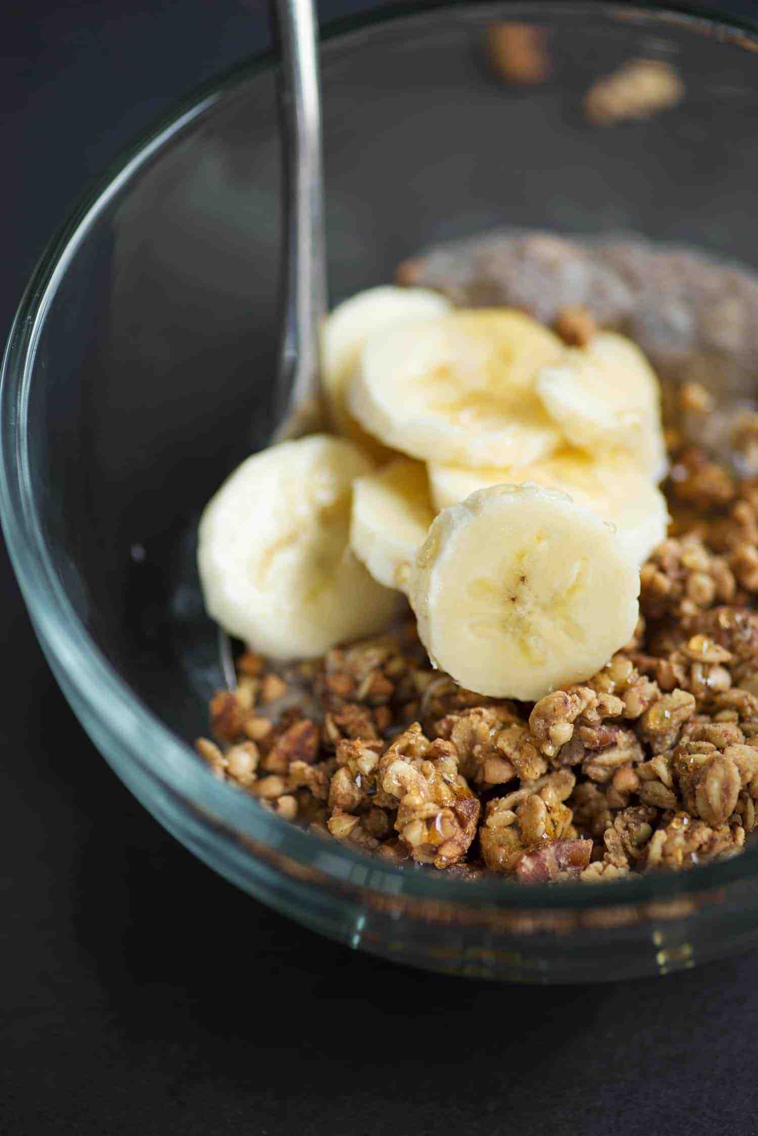 Banana Bread Chia Pudding with Buckwheat Clusters! A yummy vegan and gluten-free breakfast. | www.delishknowledge.com