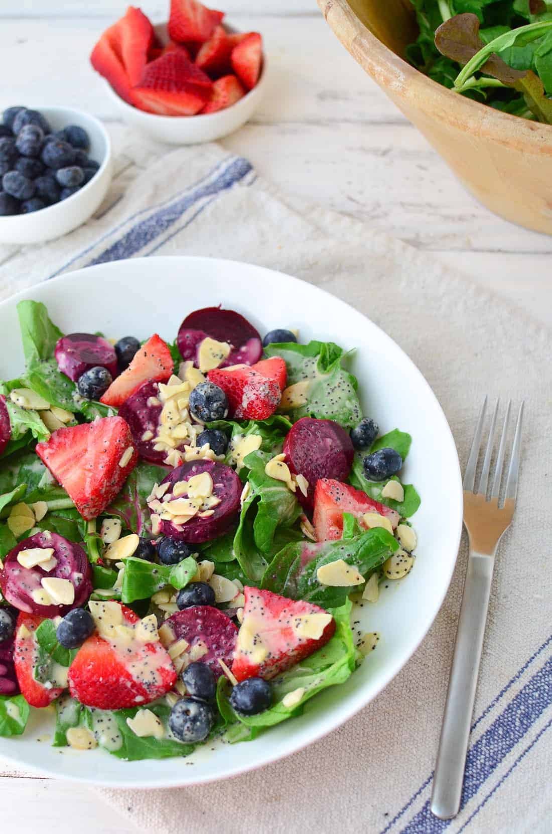 Beet And Berry Salad With Dairy-Free Poppy Seed Dressing! This Salad Is Packed With Nutrients And Perfect For Lunch Or Dinner! | Www.delishknowledge.com