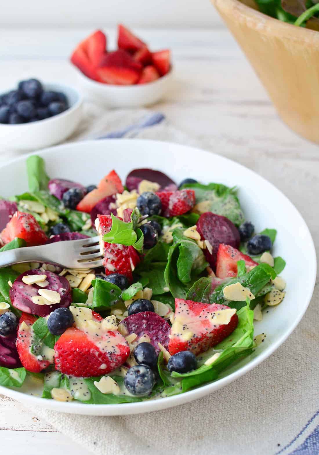 Beet And Berry Salad With Dairy-Free Poppy Seed Dressing! This Salad Is Packed With Nutrients And Perfect For Lunch Or Dinner! | Www.delishknowledge.com