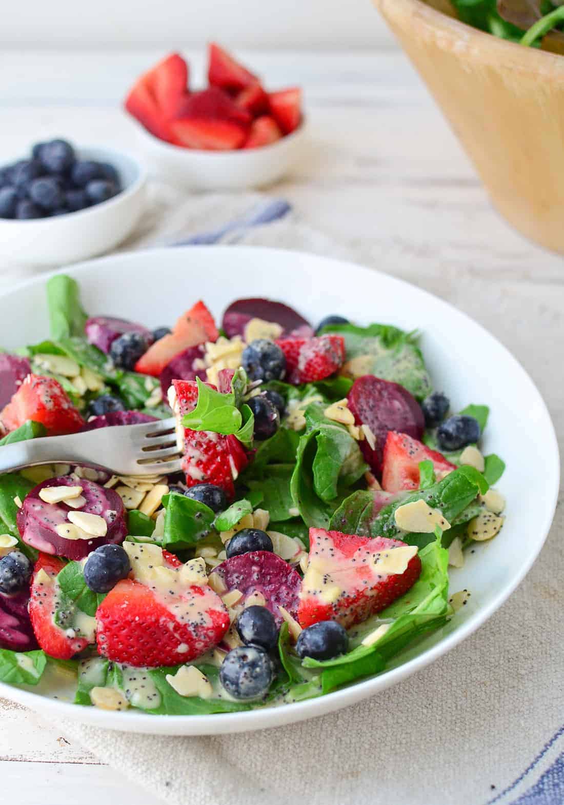 Beet And Berry Salad With Dairy-Free Poppy Seed Dressing! This Salad Is Packed With Nutrients And Perfect For Lunch Or Dinner! | Www.delishknowledge.com