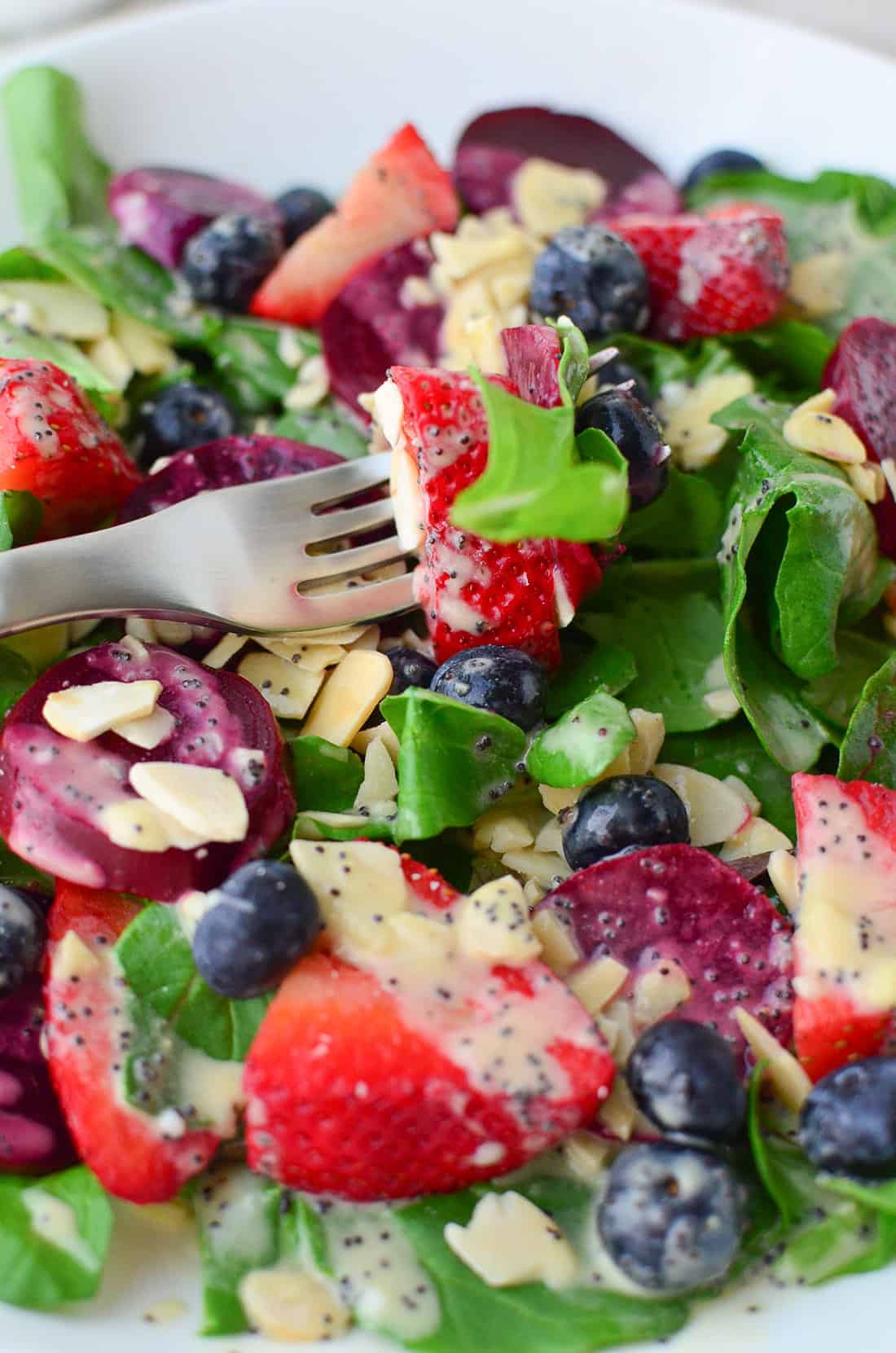 Beet And Berry Salad With Dairy-Free Poppy Seed Dressing! This Salad Is Packed With Nutrients And Perfect For Lunch Or Dinner! | Www.delishknowledge.com