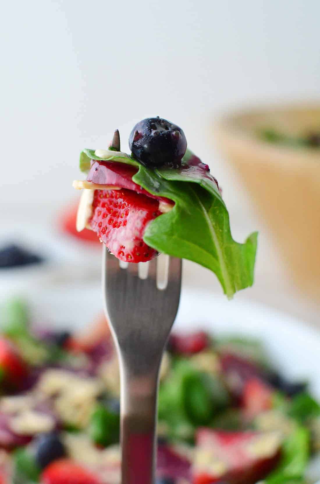 Beet And Berry Salad With Dairy-Free Poppy Seed Dressing! This Salad Is Packed With Nutrients And Perfect For Lunch Or Dinner! | Www.delishknowledge.com