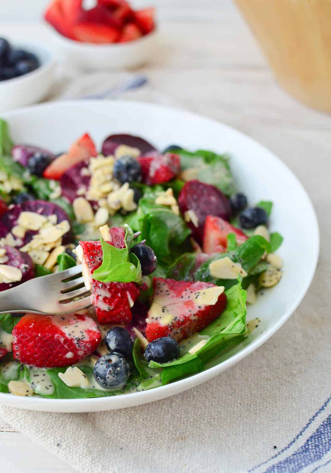 Beet And Berry Salad With Dairy-Free Poppy Seed Dressing! This Salad Is Packed With Nutrients And Perfect For Lunch Or Dinner! | Www.delishknowledge.com