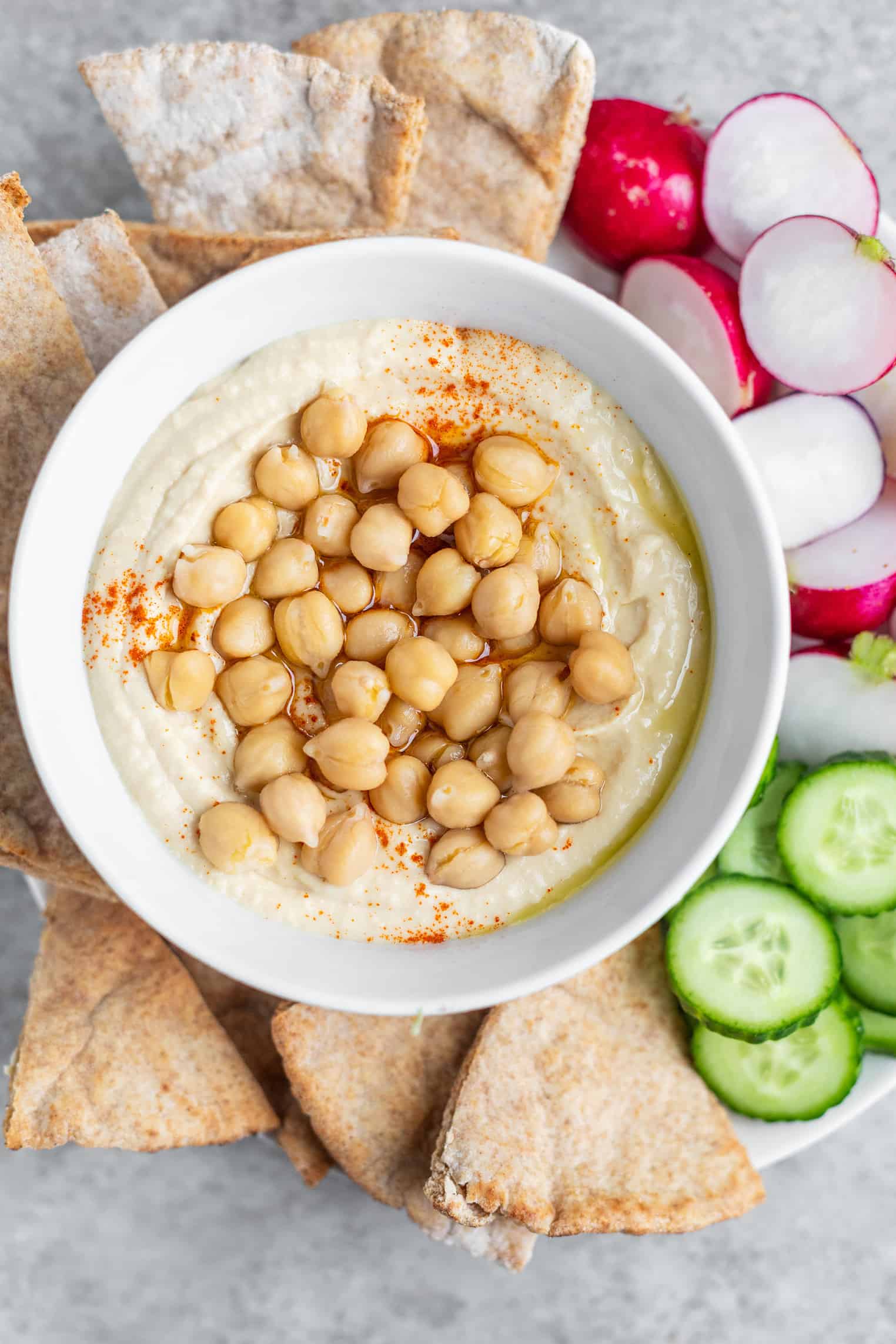 Easy Homemade Hummus On A Platter With Veggies 