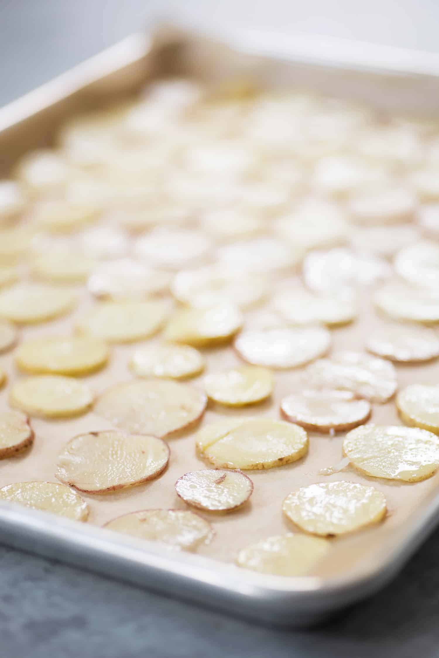Caramelized Onion Dip with Baked Potato Chips! This appetizer is perfect for summer; easy caramelized onion dip made with greek yogurt and homemade baked potato chips with less oil than traditional chips. Vegetarian, easily vegan using dairy-free versions. | www.delishknowledge.com