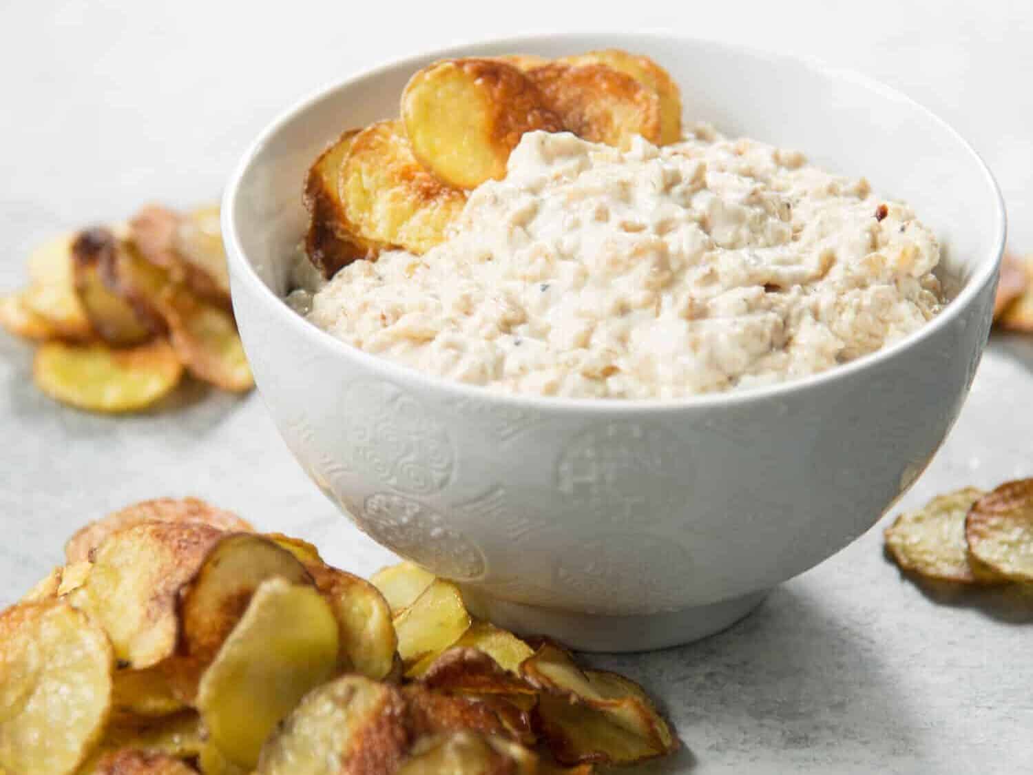 Caramelized Onion Dip with Baked Potato Chips! This appetizer is perfect for summer; easy caramelized onion dip made with greek yogurt and homemade baked potato chips with less oil than traditional chips. Vegetarian, easily vegan using dairy-free versions. | www.delishknowledge.com