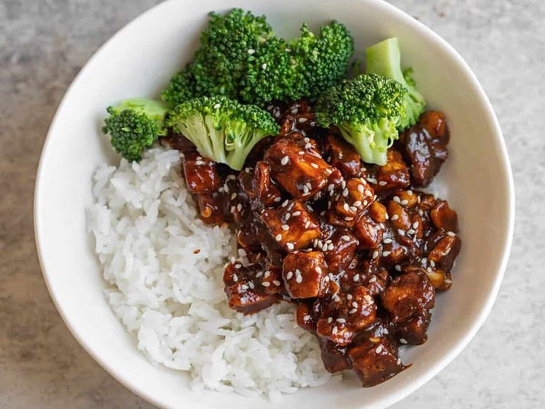 Tofu Stir Fry With Cashews And Broccoli In A Bowl