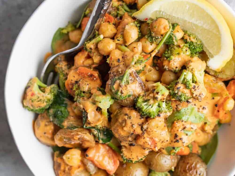 Plant-Based bowl with spicy harissa sauce