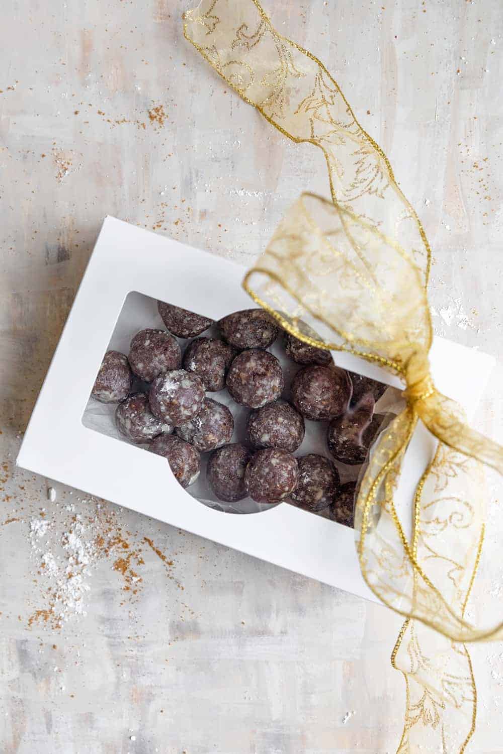 https://www.delishknowledge.com/wp-content/uploads/Chocolate-Bourbon-Balls5.jpg