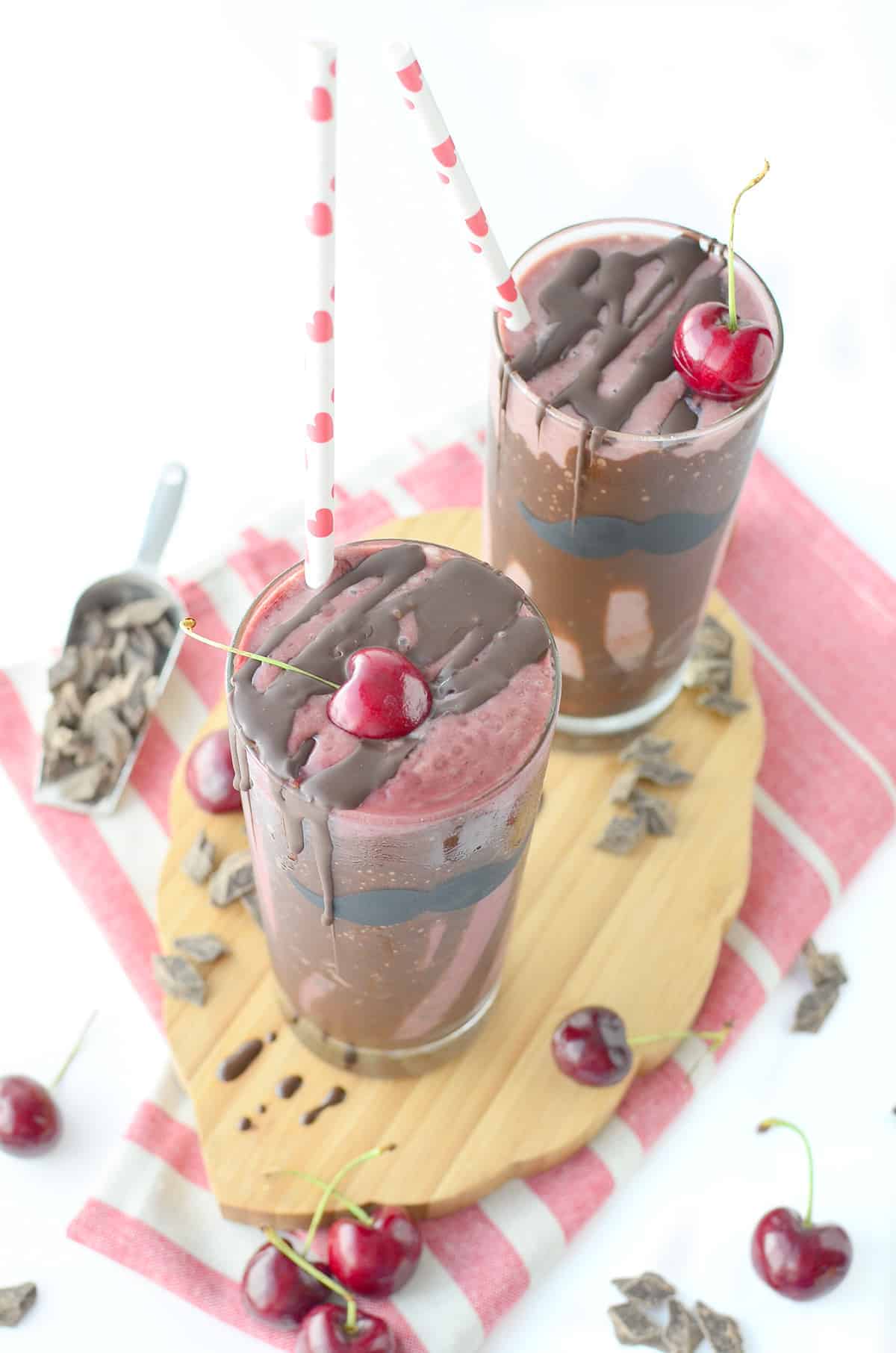 Chocolate Cherry Milkshakes! Just 4 Ingredients, Naturally Sweetened And Dairy-Free! Everybody Will Love These, You'Ve Gotta Make Them. #Vegan #Dairyfree #Kidfriendly #Dessert | Www.delishknowledge.com 