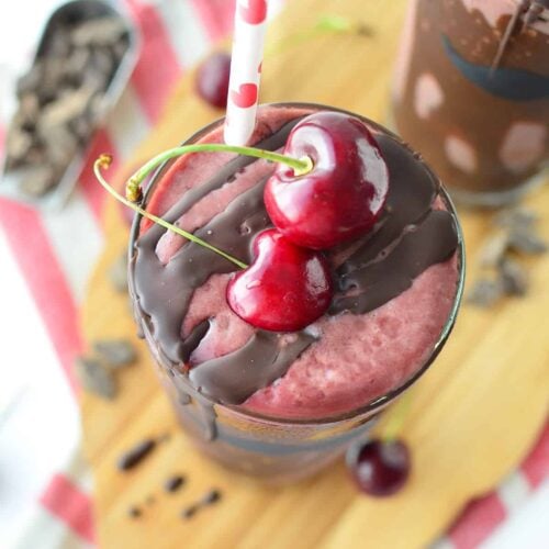 Vegan Chocolate Cherry Milkshakes 7 Chocolate Cherry Milkshakes! Just 4 Ingredients, Naturally Sweetened And Dairy-Free! Everybody Will Love These, You'Ve Gotta Make Them. #Vegan #Dairyfree #Kidfriendly #Dessert | Www.delishknowledge.com