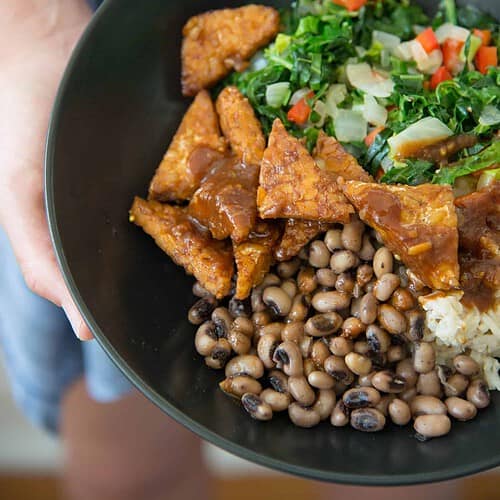 These Bowls Are Amazing! Collard Greens And Tempeh Bbq Bowls. Sauteed Greens, Brown Rice, Black-Eyed Peas, Bbq Tempeh And Sauce. Vegan &Amp; Gluten-Free | Delishknowledge.com