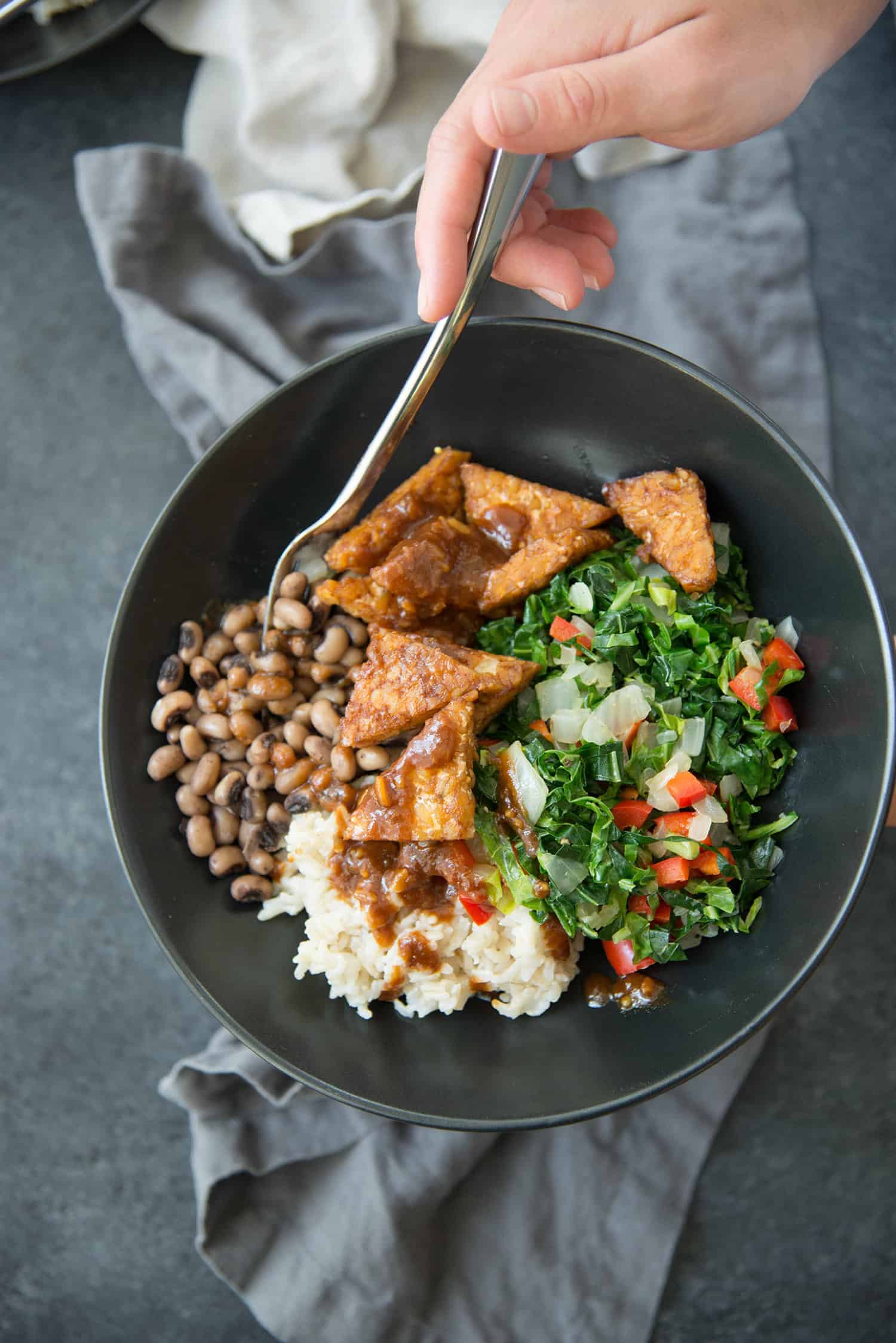 These Bowls Are Amazing! Collard Greens And Tempeh Bbq Bowls. Sauteed Greens, Brown Rice, Black-Eyed Peas, Bbq Tempeh And Sauce. Vegan &Amp; Gluten-Free | Delishknowledge.com