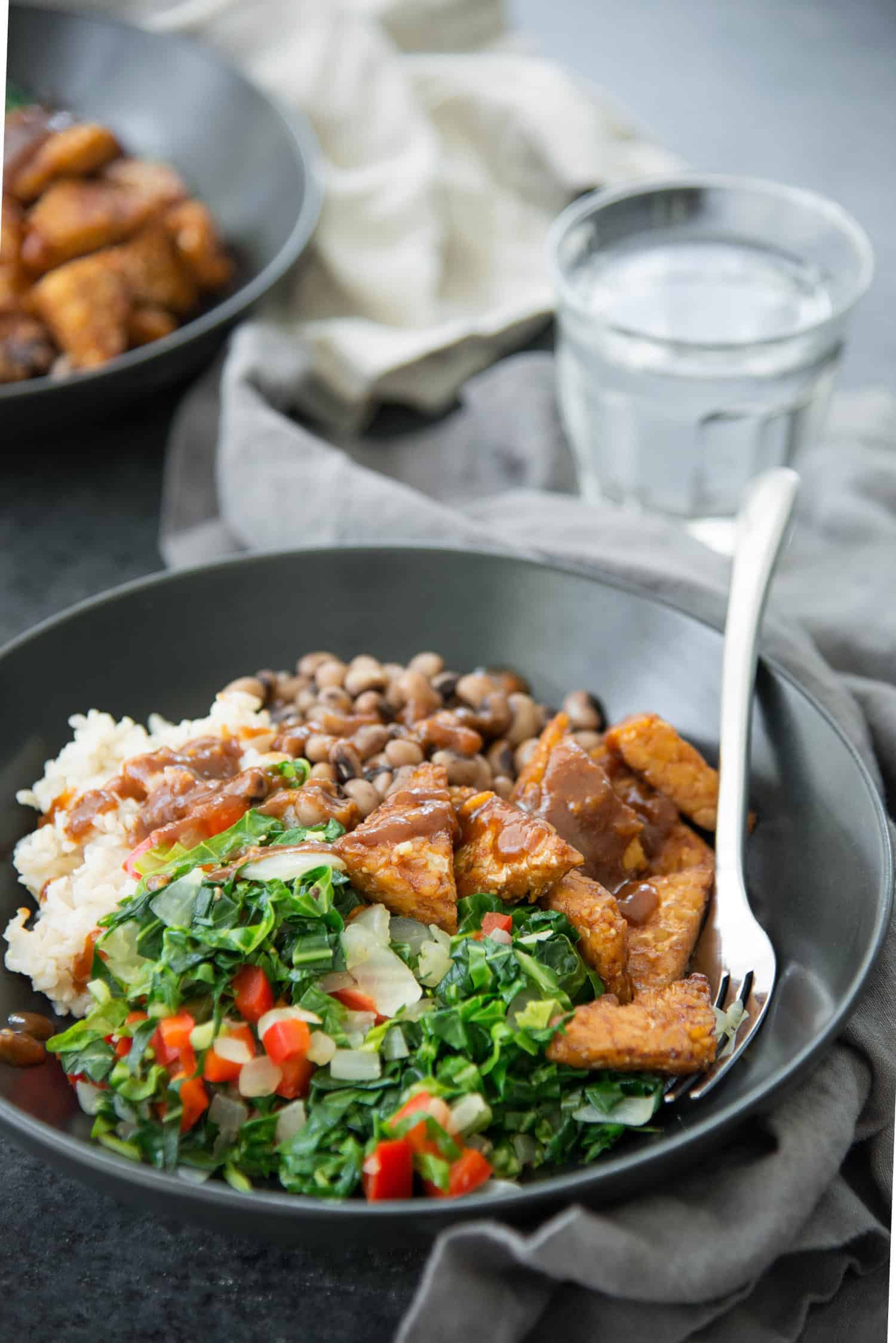 These Bowls Are Amazing! Collard Greens And Tempeh Bbq Bowls. Sauteed Greens, Brown Rice, Black-Eyed Peas, Bbq Tempeh And Sauce. Vegan &Amp; Gluten-Free | Delishknowledge.com