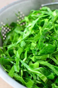 Collard Green Pasta! Shredded collards tossed with hot pasta, garlic, olive oil, red pepper flakes and seasoned bread crumbs. Dinner is ready in just 20 minutes! Vegan | www.delishknowledge.com