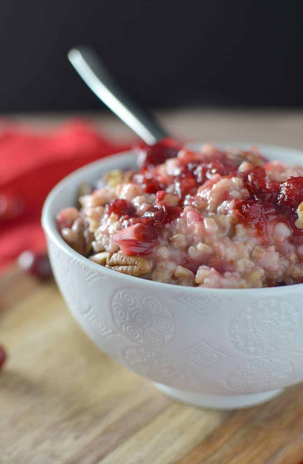 Cranberry Maple Steel Cut Oatmeal! This Healthy, Vegan And Glutenfree Breakfast Is Packed With Holiday Flavors! Fresh Cranberry Maple Sauce, Orange Zest And Pecans. A Must-Make! | Www.delishknowledge.com