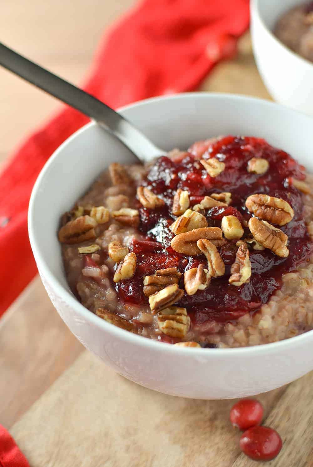 Cranberry Maple Steel Cut Oatmeal! This Healthy, Vegan And Glutenfree Breakfast Is Packed With Holiday Flavors! Fresh Cranberry Maple Sauce, Orange Zest And Pecans. A Must-Make! | Www.delishknowledge.com