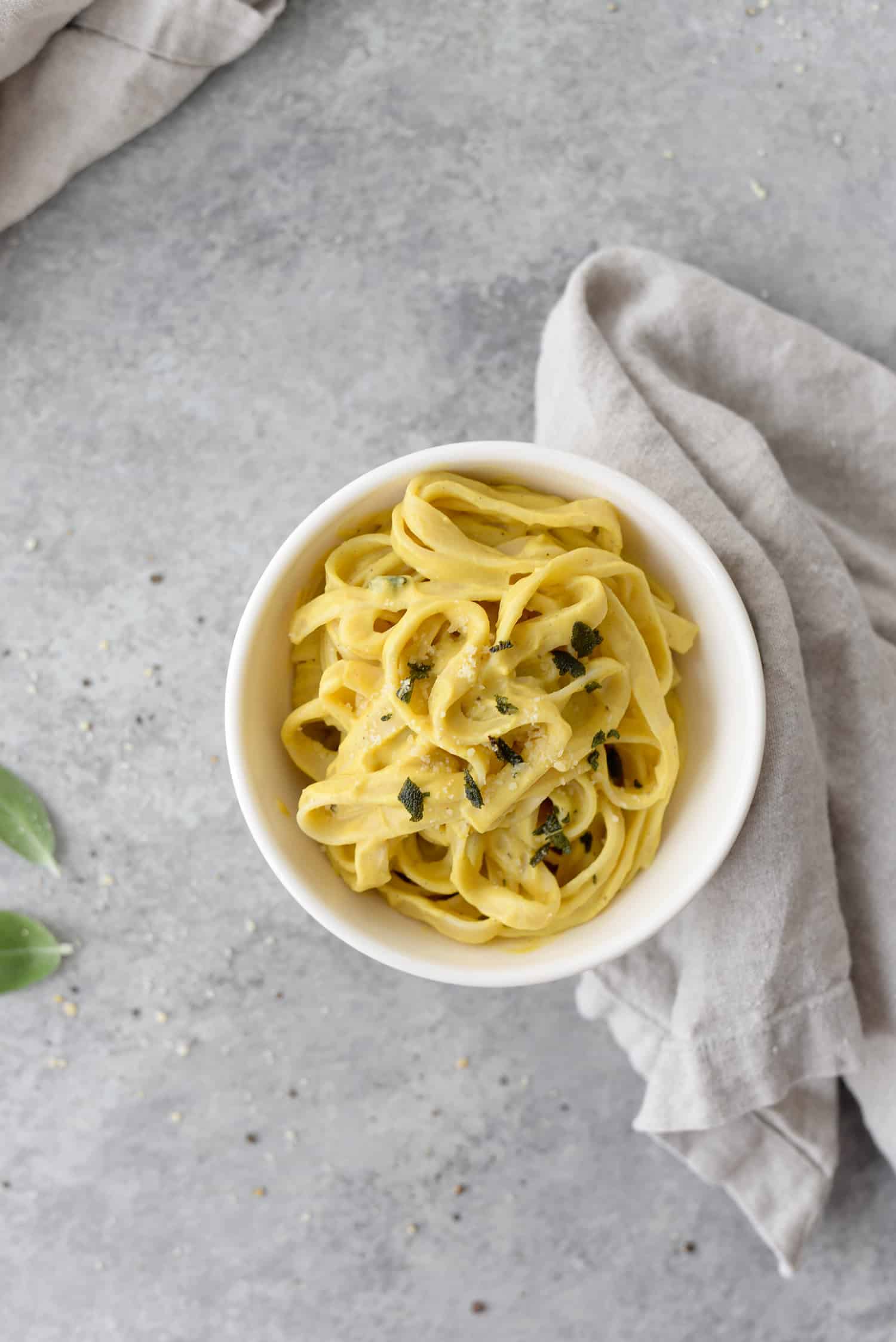 Creamy Butternut Squash Fettuccini! You'D Never Guess That This Incredible Meal Is Vegan. Creamy Pasta Sauce Made With Sage, Nutmeg, Roasted Squash And Shallots Tossed With Fettuccini Noodles. A Lightened-Up Version Of Alfredo Sauce. | Www.delishknowledge.com