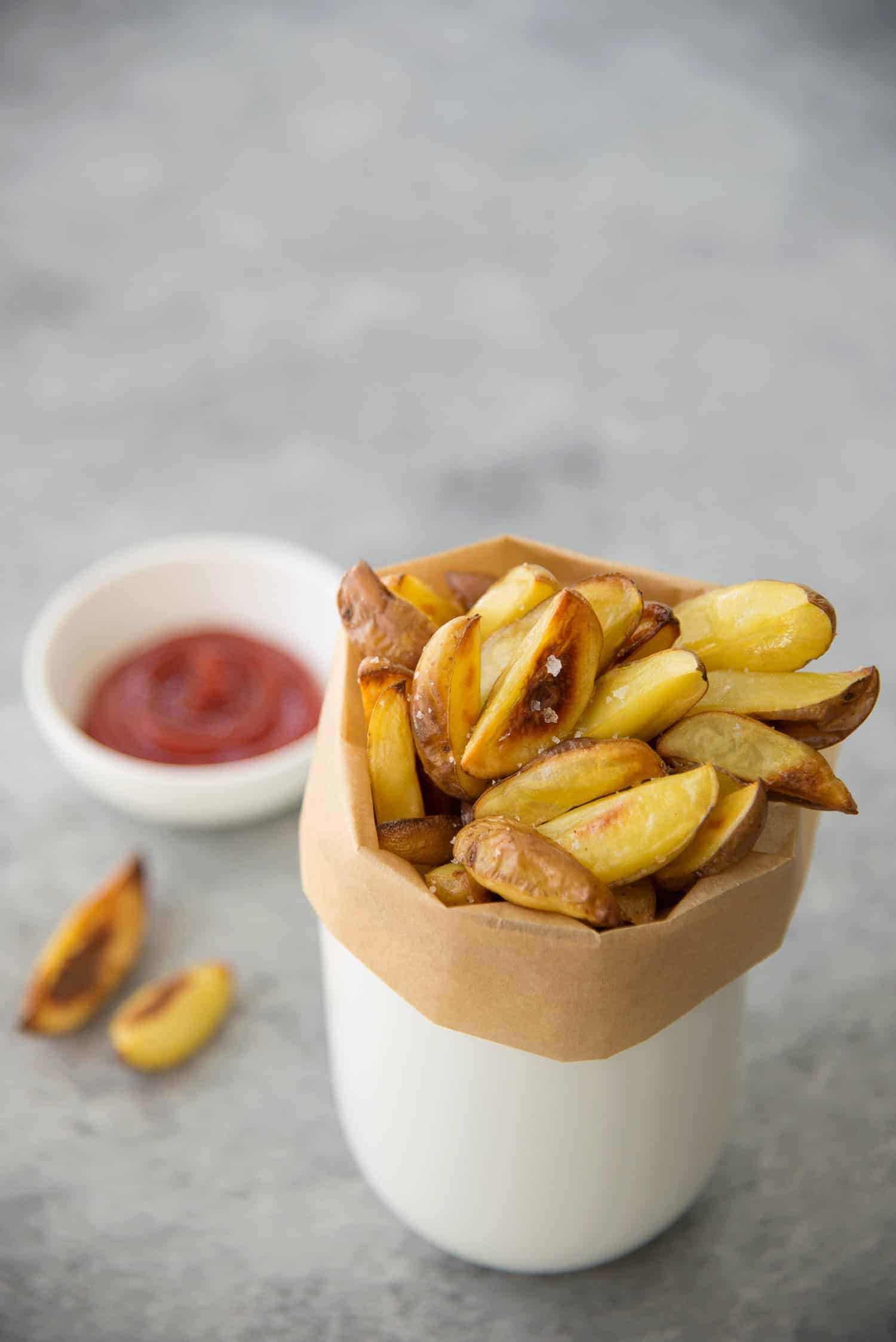Crispy Potato Wedges! These wedges are perfectly crisp and a must for any cookout or veggie burger. | www.delishknowledge.com