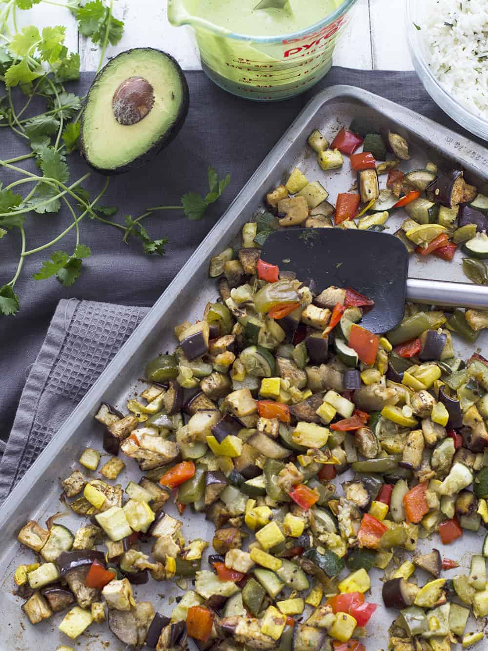 Vegetable Fajita Bowls With Creamy Cilantro Sauce! Roasted Summer Vegetables, Cilantro Rice, Avocado And A Creamy, Dairy-Free Cilantro Sauce. Vegan And Glutenfree | Www.delishknowledge.com