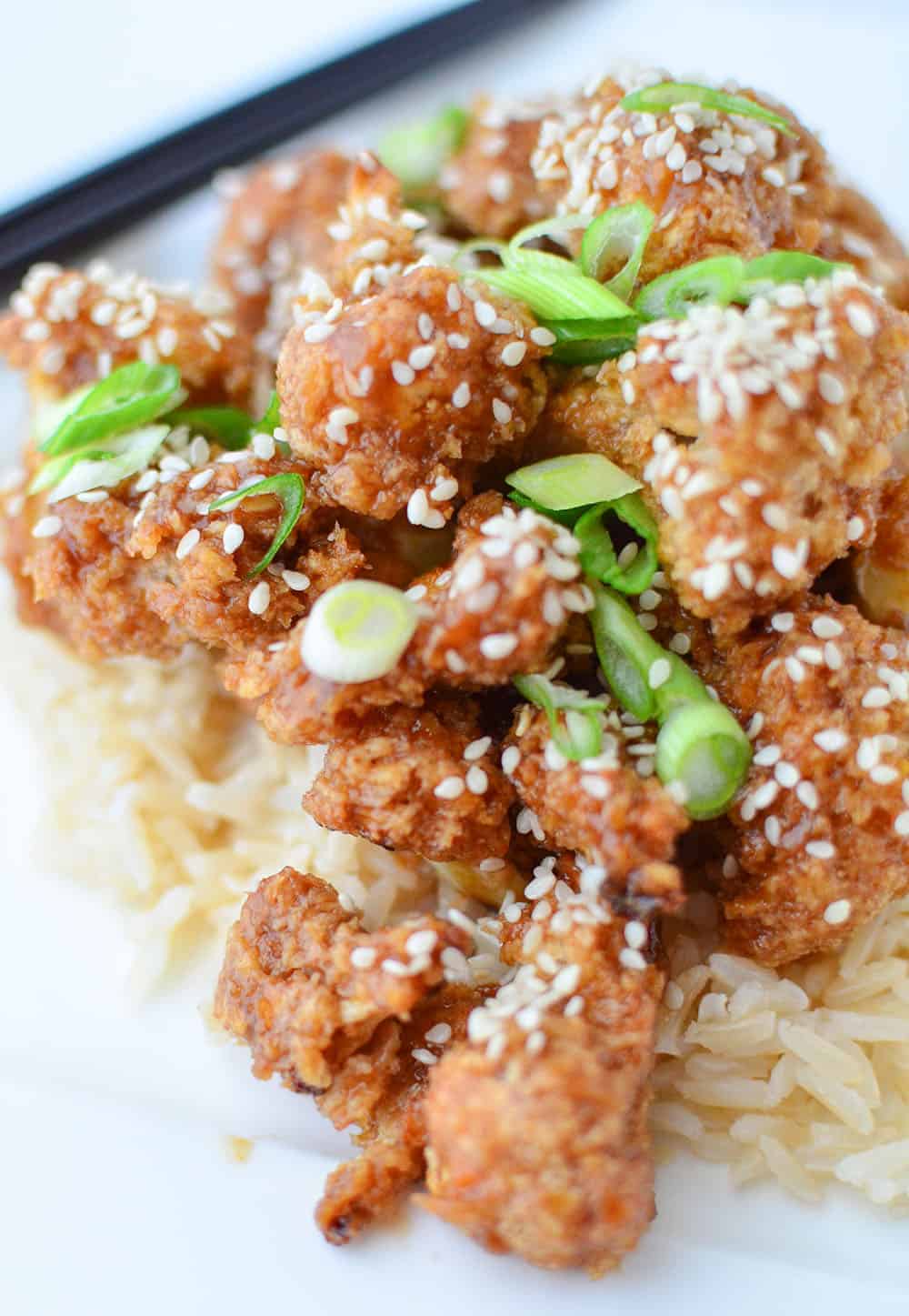 Healthier Chinese Food! General Tso's Cauliflower, a vegan, gluten free and low fat alternative to take out. | www.delishknowledge.com