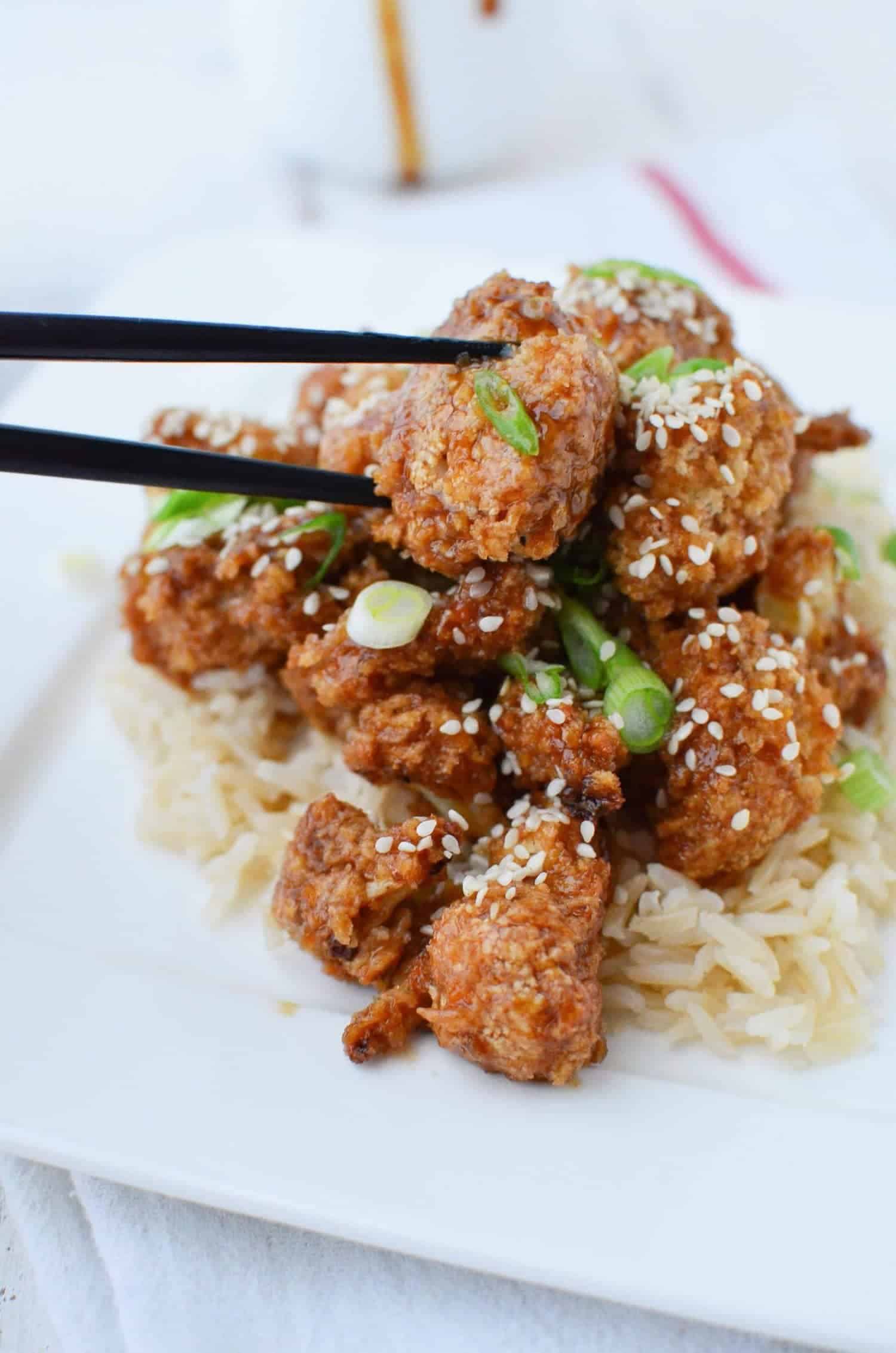 Healthier Chinese Food! General Tso's Cauliflower, a vegan, gluten free and low fat alternative to take out. | www.delishknowledge.com