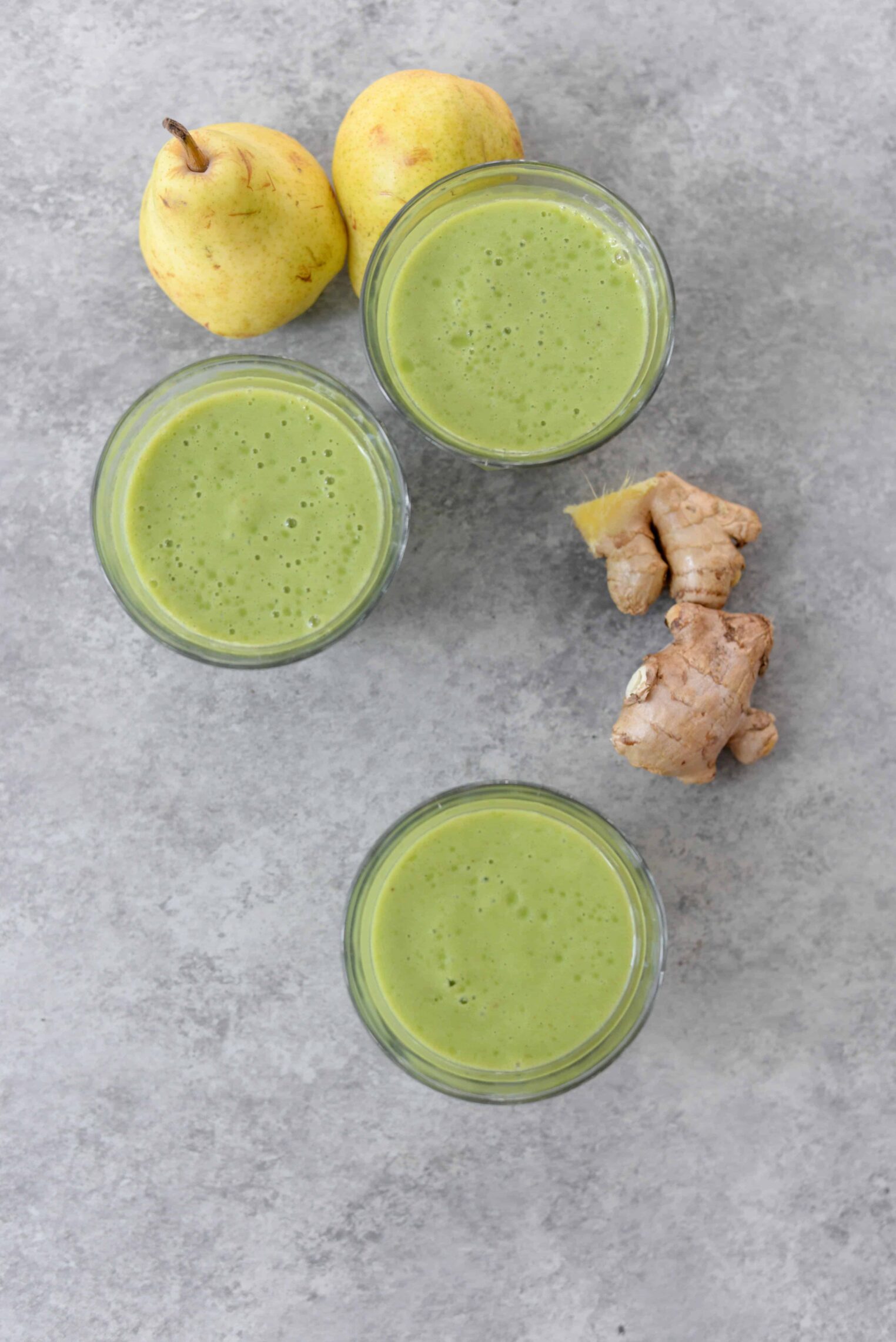 Ginger Pear Smoothie! You'Ve Gotta Try This Healthy Green Smoothie Option With Pear, Ginger, Spinach And Cinnamon. Vegan And Gluten-Free | Www.delishknowledge.com