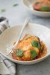 Eggplant Parmesan that you can make in the Instapot! This side dish is ready in just 15 minutes. Layers of eggplant, tomato sauce, basil and mozzerella cheese. Vegetarian and Gluten-Free | www.delishknowledge.com