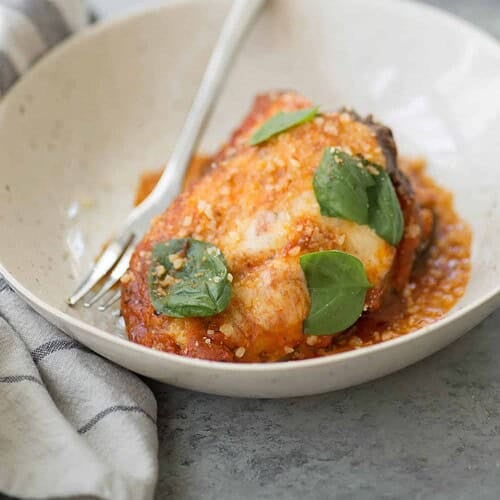 Eggplant Parmesan That You Can Make In The Instapot! This Side Dish Is Ready In Just 15 Minutes. Layers Of Eggplant, Tomato Sauce, Basil And Mozzerella Cheese. Vegetarian And Gluten-Free | Www.delishknowledge.com