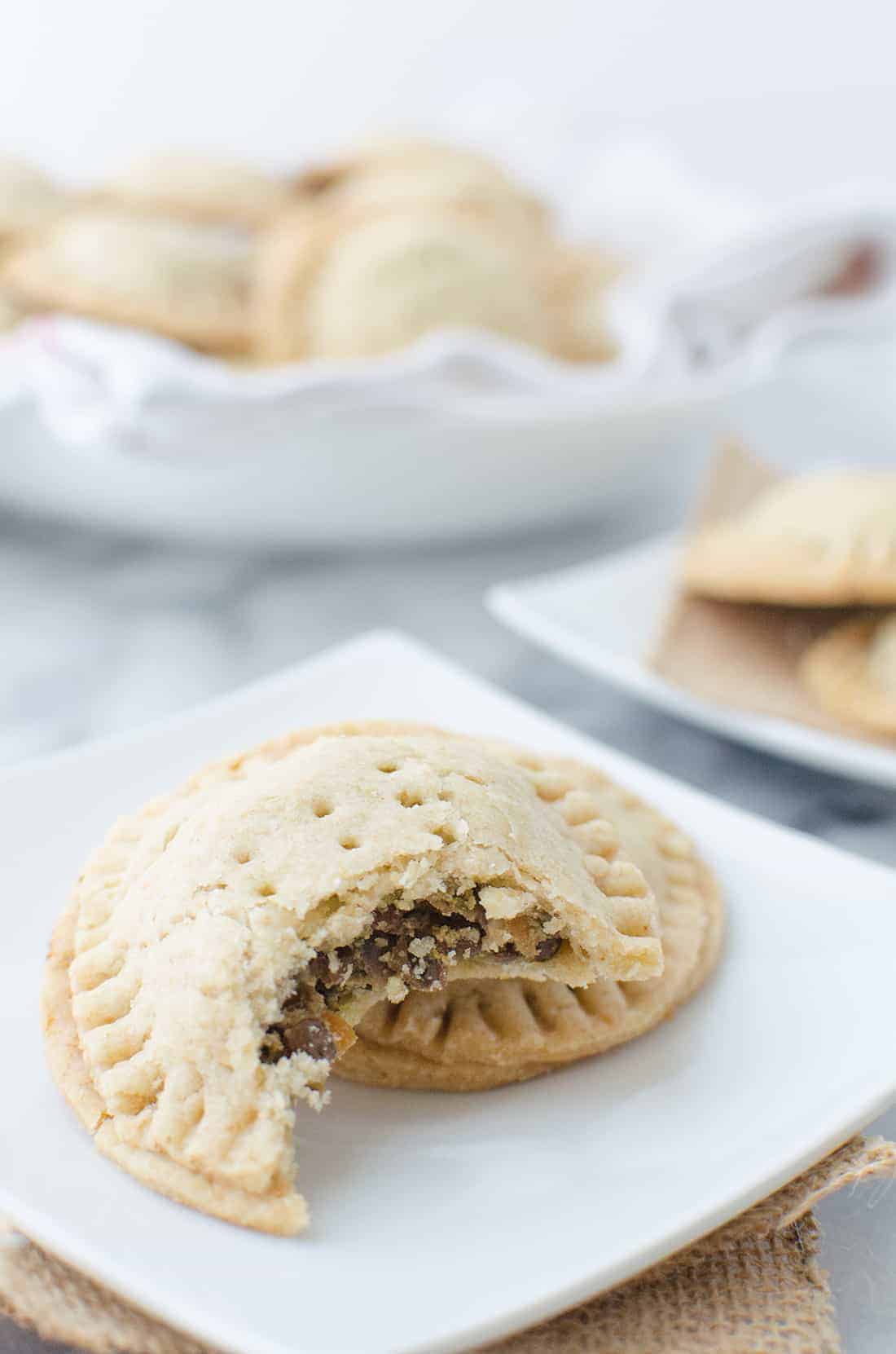 Lentil Hand Pies with Walnut Pesto! Lentil salad stuffed into homemade pie crust. Perfect for picnics, potlucks or lunches! #vegan | www.delishknowledge.com
