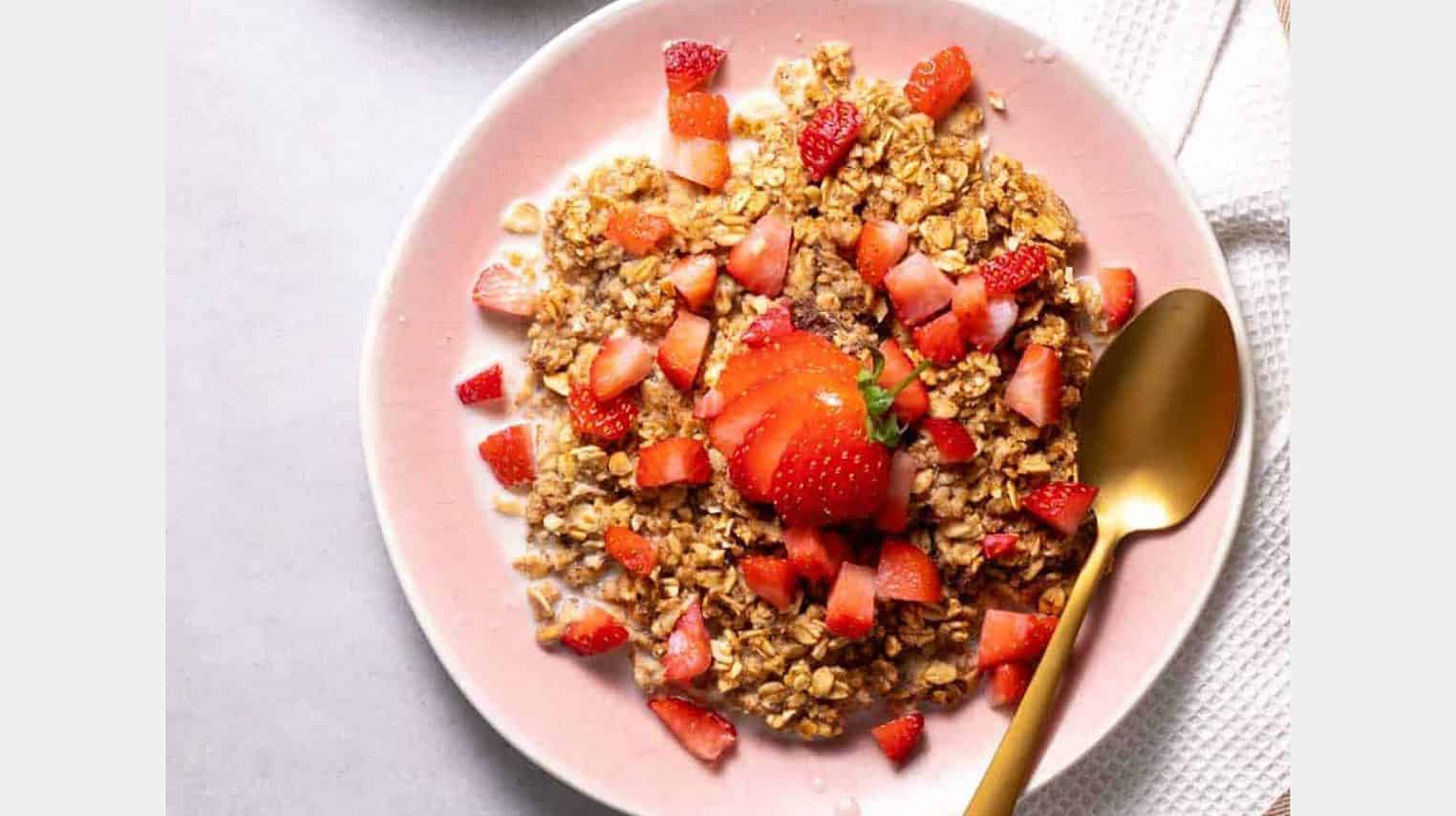 vegan baked oatmeal with berries