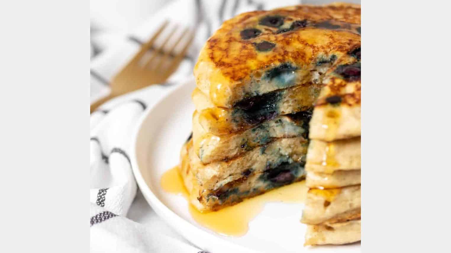 vegan pancakes with blueberries