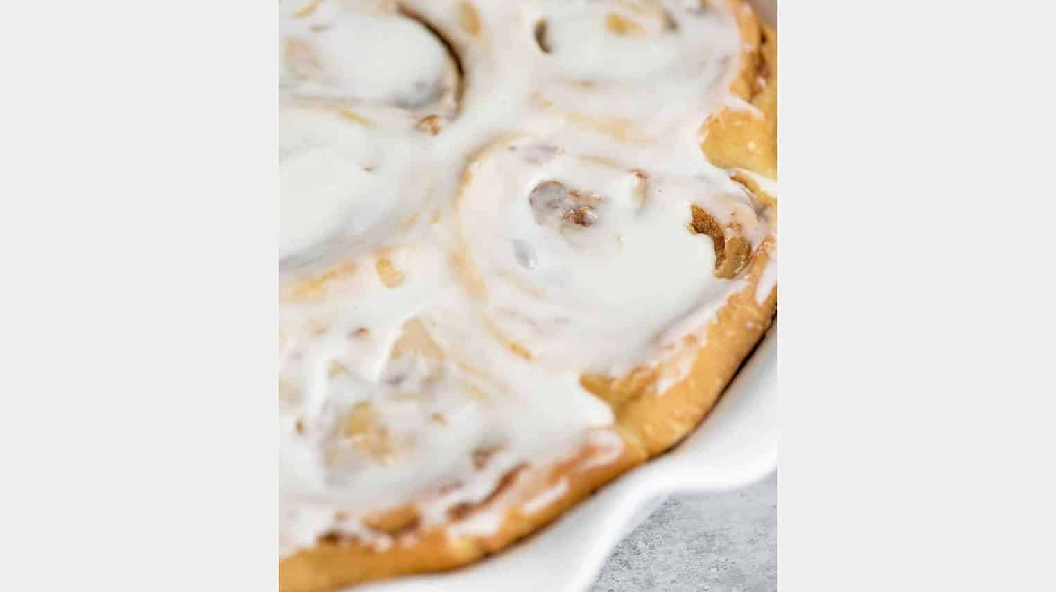 apple pie cinnamon rolls