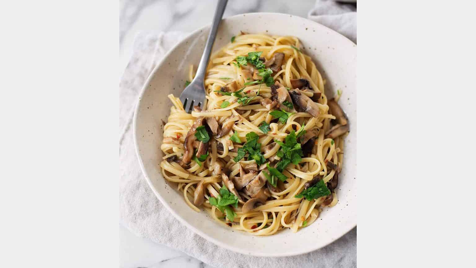 22 Easy Vegan Pasta Recipes - Delish Knowledge