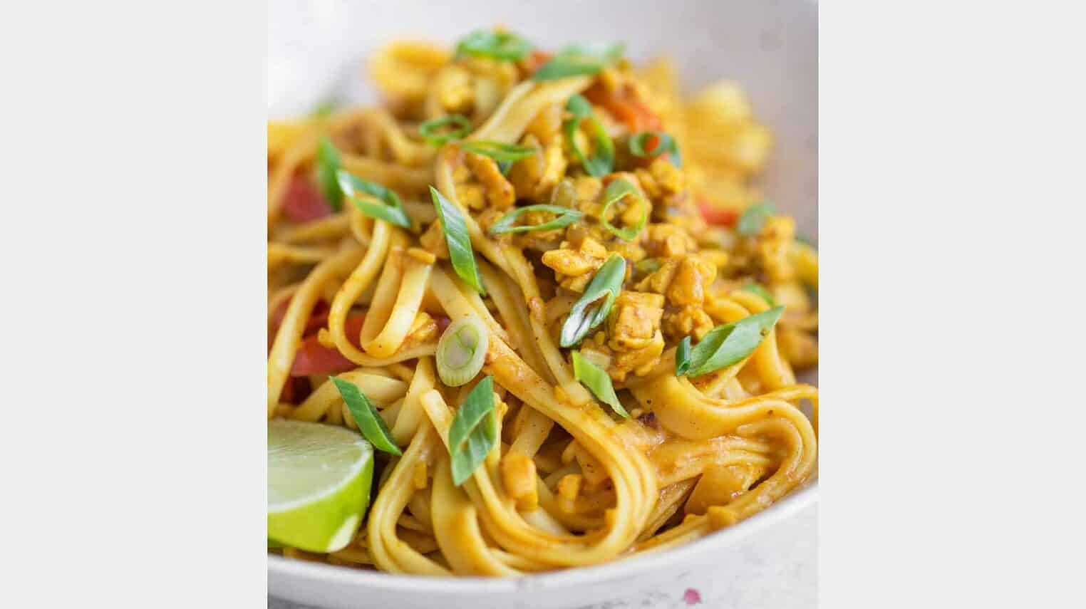 curry tempeh noodles