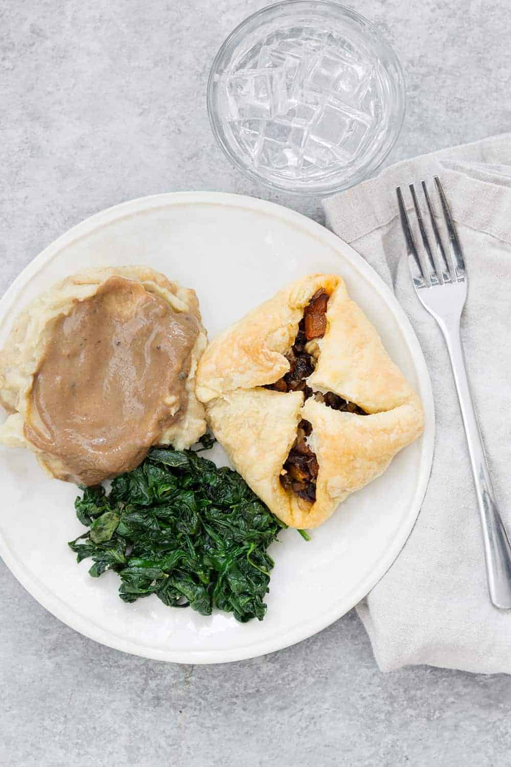 Best Vegan Mushroom Gravy 10 Vegan Mushroom Gravy With Greens And Vegetable Wellington
