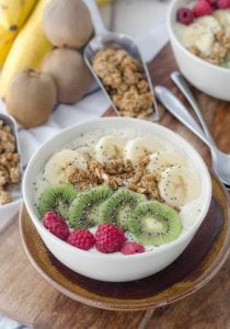 New Zealand Inspired Smoothie Bowls! Kiwi Vanilla Smoothie Bowls Topped With Hokey Pokey Granola. A Healthy Breakfast, Packed With Almost 20 Grams Of Protein. | Www.delishknowledge.com