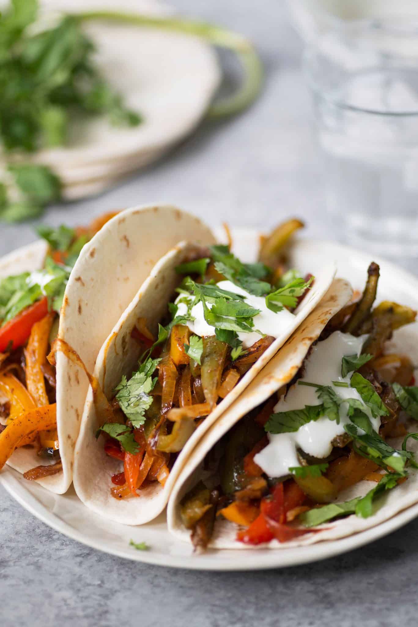 Oven Fajitas with Veggies 6 Oven Roasted Fajitas! These Veggie Fajitas Are Such A Simple Meal. Throw Everything In The Oven And Dinner Is Ready In Just 30 Minutes. Customize Them However You Like 'Em. | Www.delishknowledge.com