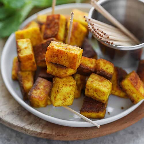 Spicy Paneer Bites with Mint Chutney Sauce 11 Pile Of Crispy Paneer Bites With Mint Chutney