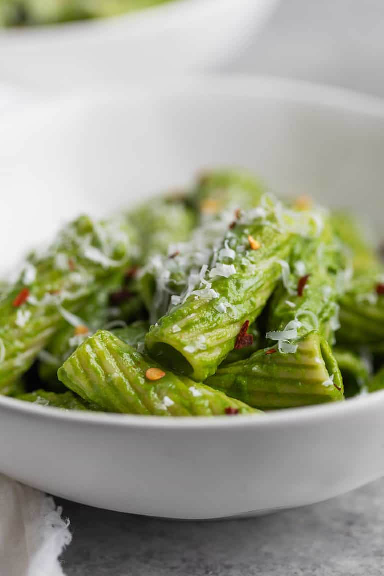 Pasta in Green Sauce (Green Pasta) - Delish Knowledge