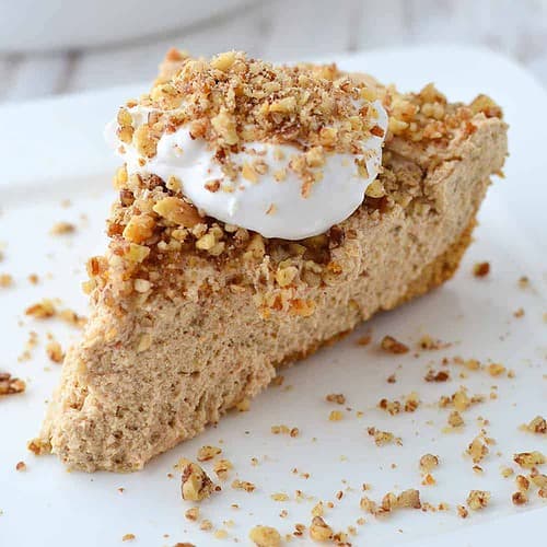 Peanut Butter Banana Cream Pie! Creamy, Fluffy Peanut Butter And Banana Filling Topped In A Graham Cracker Crust. #Dairy-Free &Amp; #Vegan | Www.delishknowledge.com