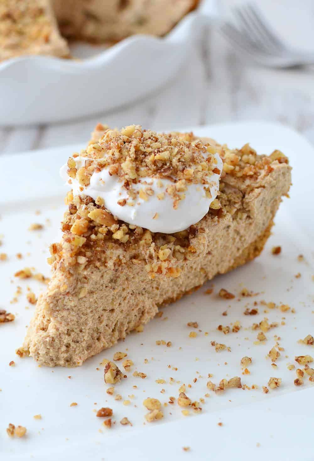 Peanut Butter Banana Cream Pie! Creamy, Fluffy Peanut Butter And Banana Filling Topped In A Graham Cracker Crust. #Dairy-Free &Amp; #Vegan | Www.delishknowledge.com