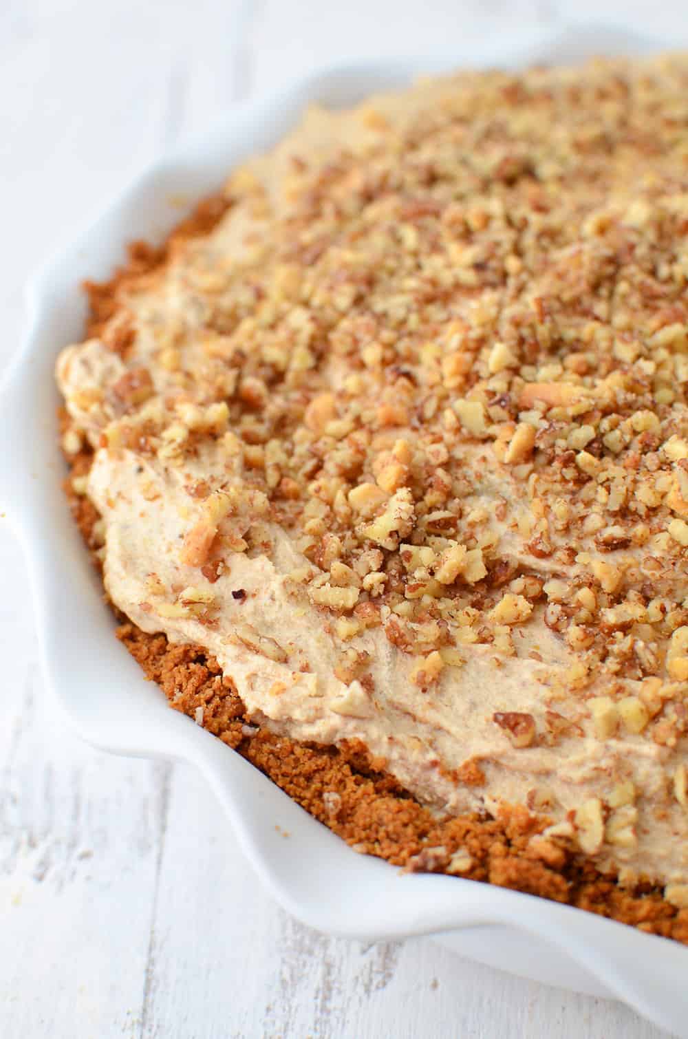 Peanut Butter Banana Cream Pie! Creamy, Fluffy Peanut Butter And Banana Filling Topped In A Graham Cracker Crust. #Dairy-Free &Amp; #Vegan | Www.delishknowledge.com