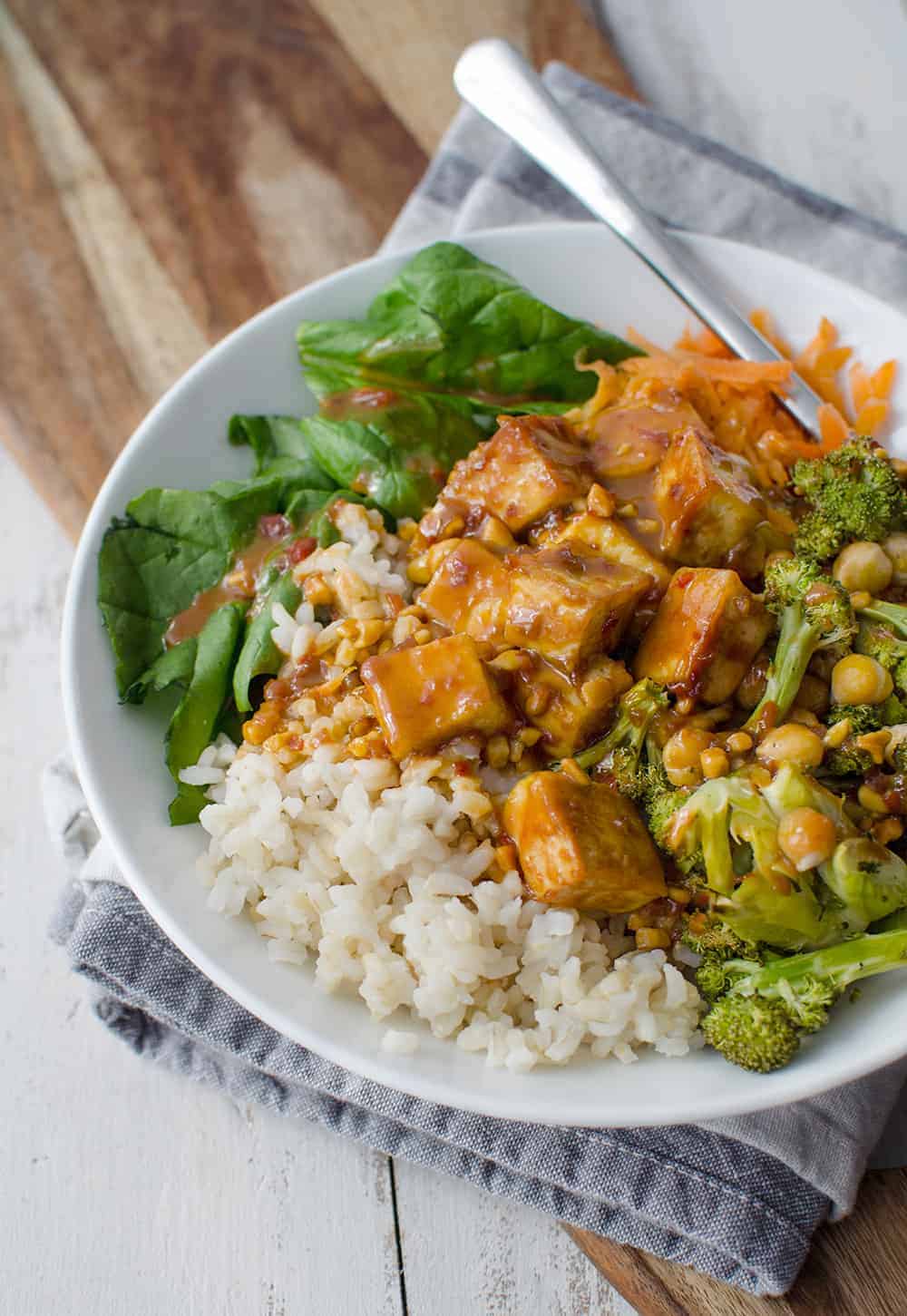 Peanut Tofu With Broccoli, Brown Rice And Spinach 