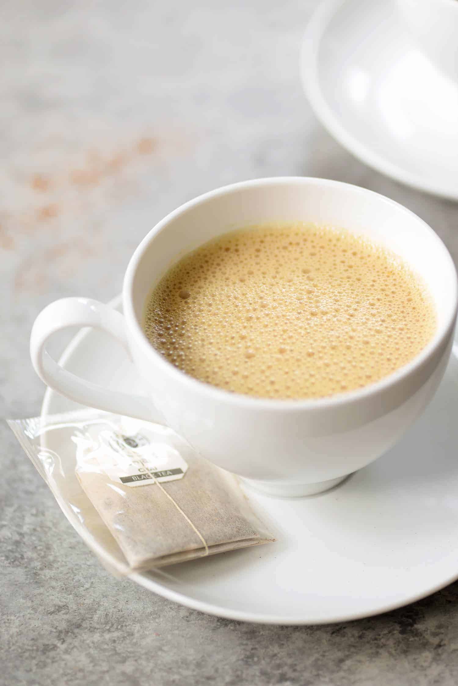 Pumpkin Chai Latte for One! If you love pumpkin chai lattes, you'll want to save this healthier, cleaner version. Made with chai tea, pumpkin puree, almond milk and spice. Vegan & Gluten-Free | www.delishknowledge.com