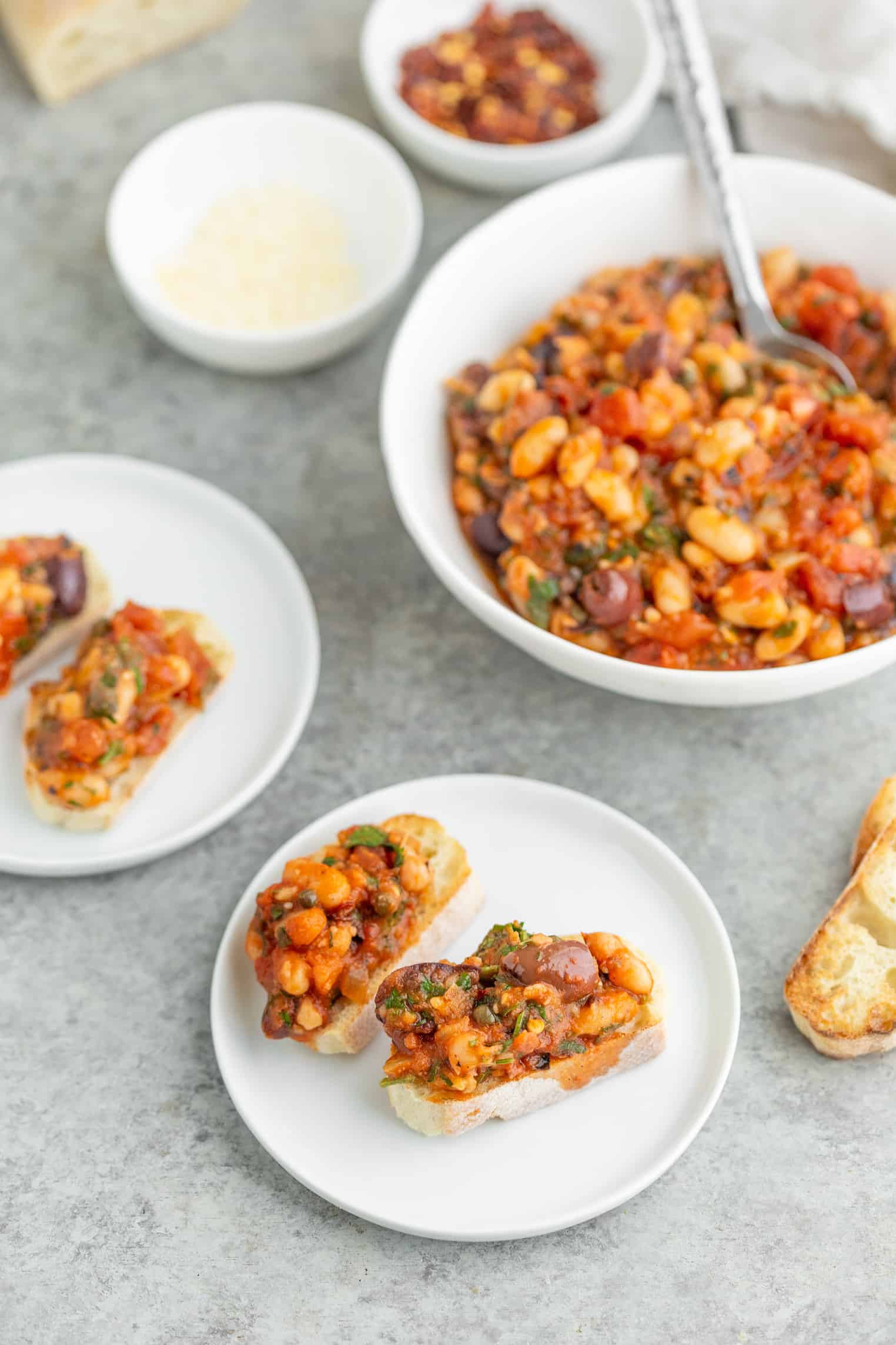 Puttanesca Beans with Garlic Bread 8 Creamy Beans With Bread