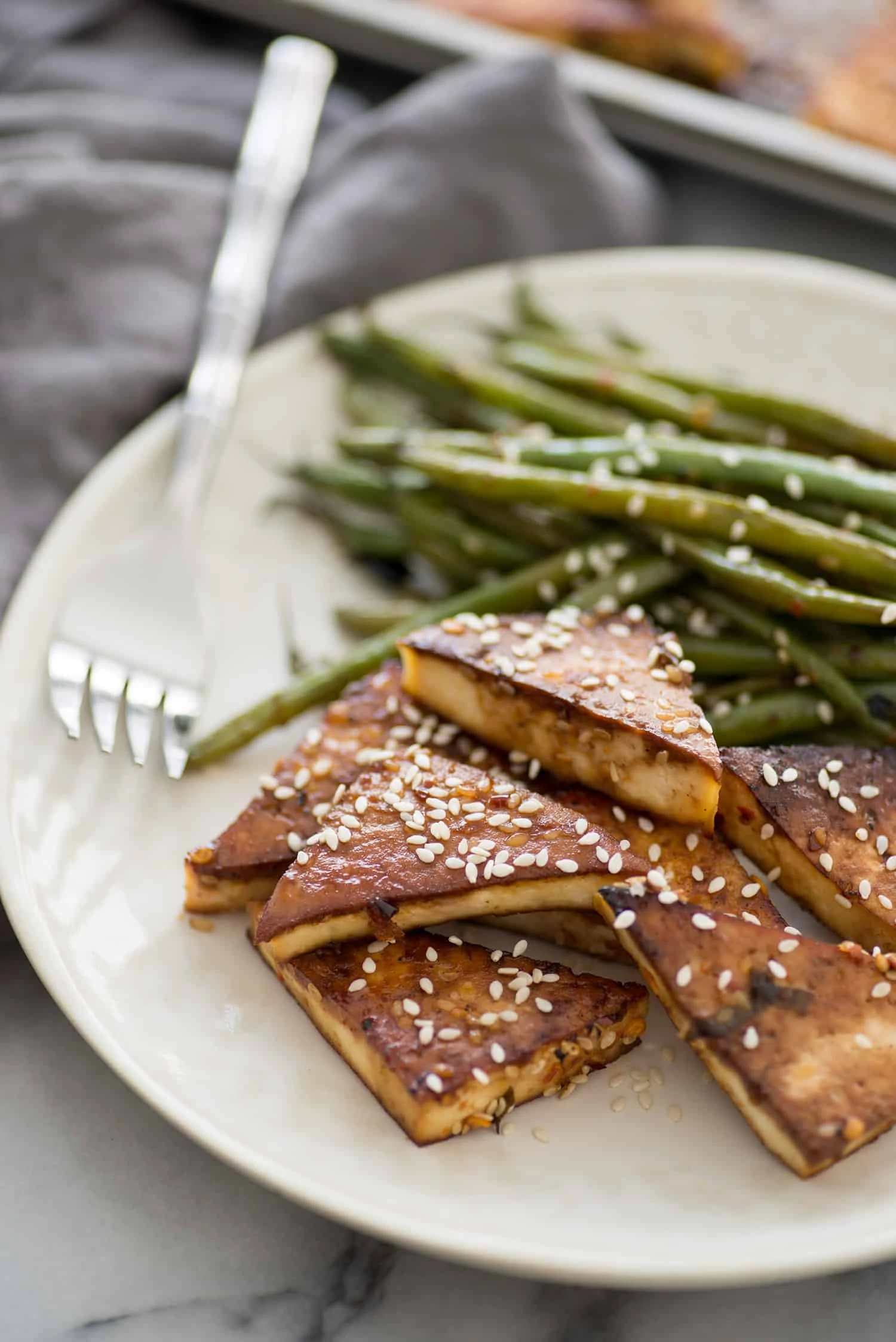 kid friendly meals Sheet Pan Spicy Tofu and Green Beans! You are going to love this one pan meal. Spicy tofu with crispy green beans. Vegan and Gluten-Free, a must-make! | www.delishknowledge.com