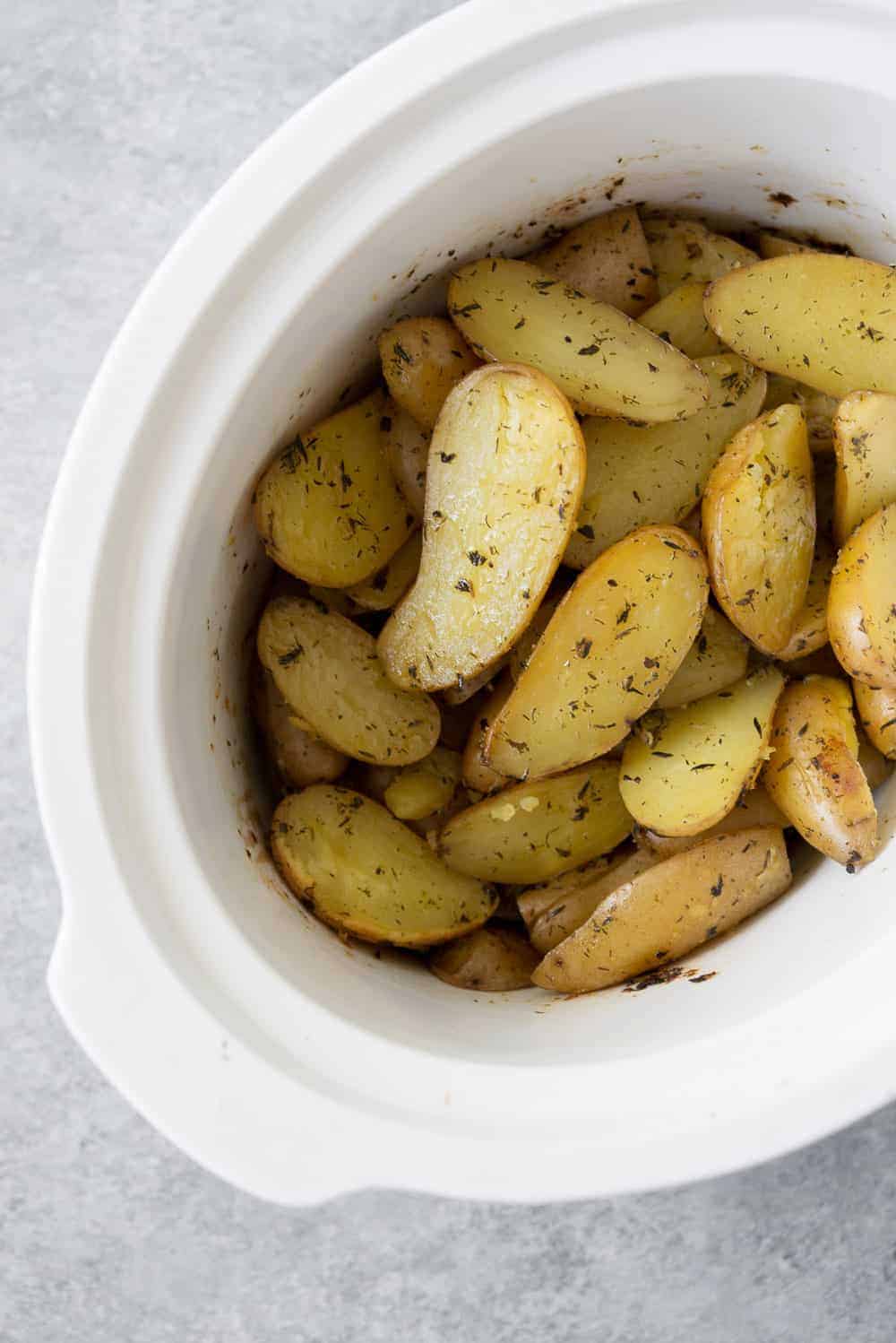 Garlic Herb Slow Cooker Potatoes 4 Thanksgiving Potatoes In Slow Cooker
