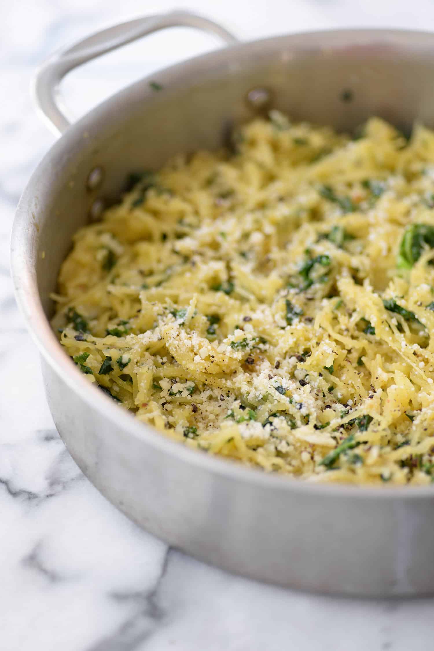 Spaghetti Squash Cacio E Pepe! If You Like Cacio E Pepe (Cheese And Black Pepper Pasta) Then You'Ve Gotta Try This Grain-Free, Vegetable Version With Spaghetti Squash And Kale. #Glutenfree #Vegetarian | Www.delishknowledge.com